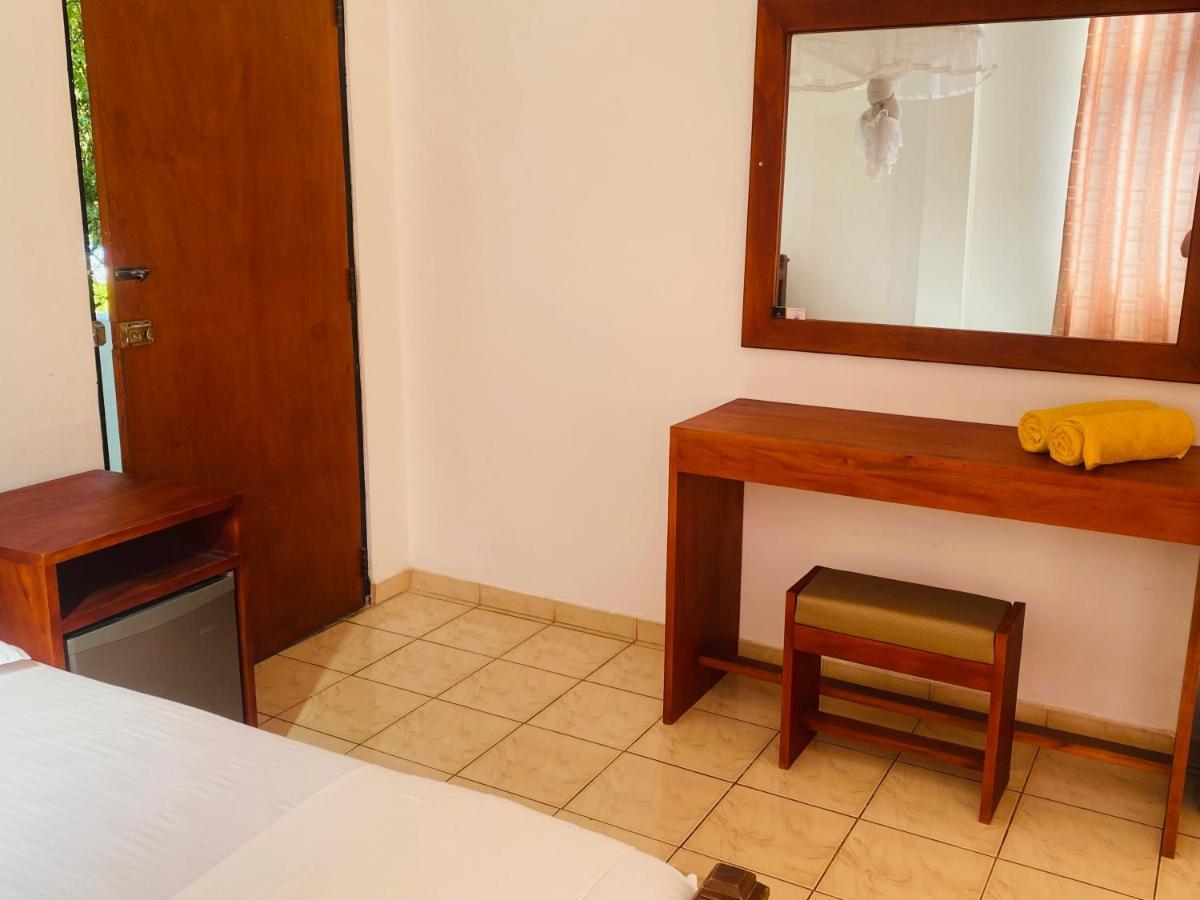 Bienvenido Madiha Polhena Quarto foto